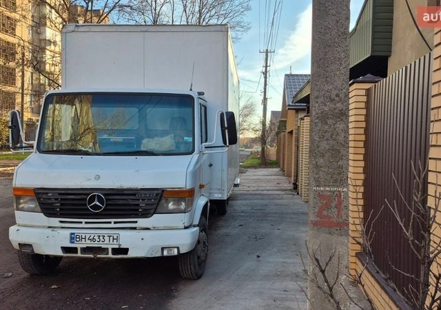 Белый Мерседес T2, объемом двигателя 4.25 л и пробегом 400 тыс. км за 14000 $, фото 1 на Automoto.ua