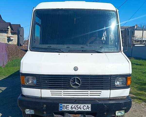 Белый Мерседес T2, объемом двигателя 4 л и пробегом 350 тыс. км за 5400 $, фото 1 на Automoto.ua