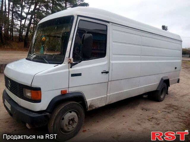 Белый Мерседес T2, объемом двигателя 4 л и пробегом 200 тыс. км за 6000 $, фото 1 на Automoto.ua