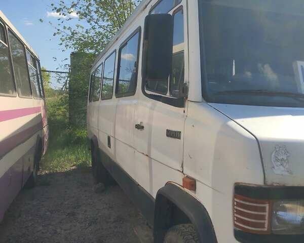 Белый Мерседес T2, объемом двигателя 4 л и пробегом 450 тыс. км за 3750 $, фото 1 на Automoto.ua