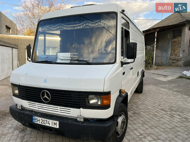 Білий Мерседес T2, об'ємом двигуна 3.97 л та пробігом 893 тис. км за 7500 $, фото 1 на Automoto.ua