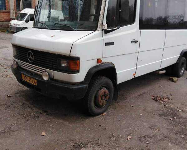 Белый Мерседес T2, объемом двигателя 4 л и пробегом 100 тыс. км за 3850 $, фото 1 на Automoto.ua