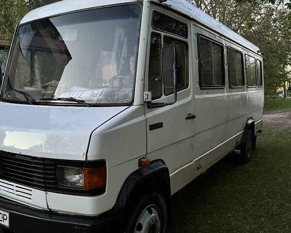 Белый Мерседес T2, объемом двигателя 4 л и пробегом 8 тыс. км за 3350 $, фото 1 на Automoto.ua