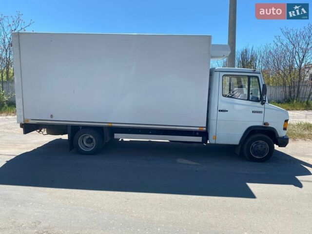 Белый Мерседес T2, объемом двигателя 3.97 л и пробегом 300 тыс. км за 10900 $, фото 1 на Automoto.ua