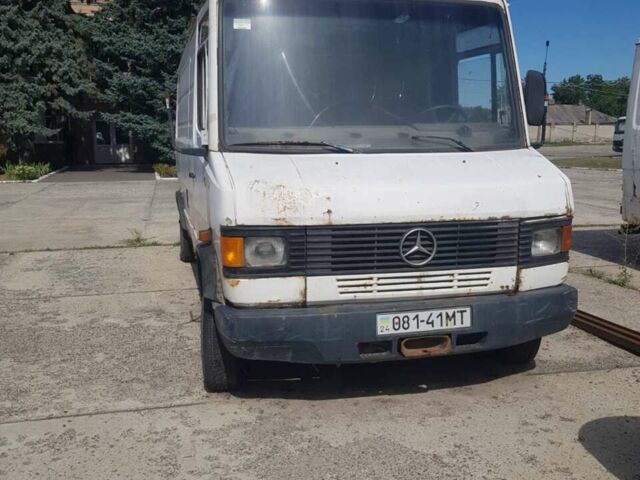 Белый Мерседес T2, объемом двигателя 4.25 л и пробегом 500 тыс. км за 2700 $, фото 1 на Automoto.ua