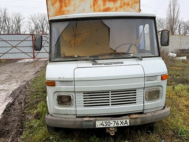 Белый Мерседес T2, объемом двигателя 3.2 л и пробегом 275 тыс. км за 1500 $, фото 1 на Automoto.ua