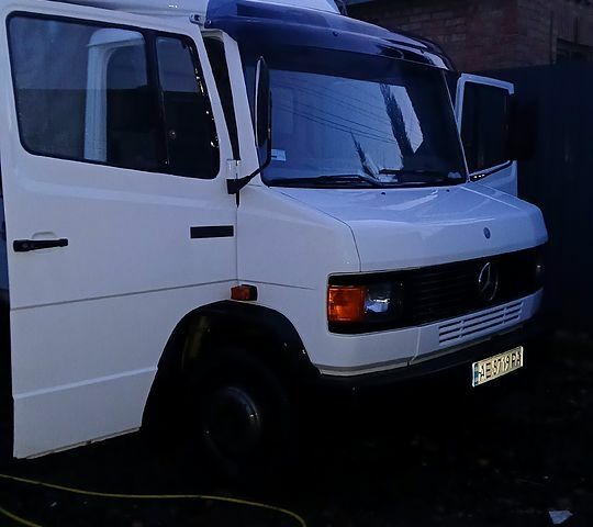 Белый Мерседес T2, объемом двигателя 4 л и пробегом 335 тыс. км за 8500 $, фото 1 на Automoto.ua