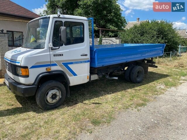 Белый Мерседес T2, объемом двигателя 3.97 л и пробегом 340 тыс. км за 12800 $, фото 1 на Automoto.ua