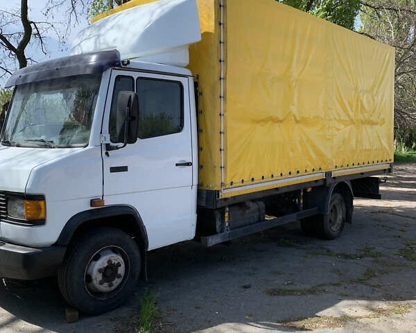 Белый Мерседес T2, объемом двигателя 4 л и пробегом 226 тыс. км за 6000 $, фото 1 на Automoto.ua