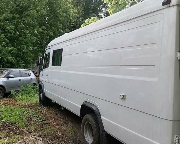 Белый Мерседес T2, объемом двигателя 4 л и пробегом 500 тыс. км за 8700 $, фото 1 на Automoto.ua