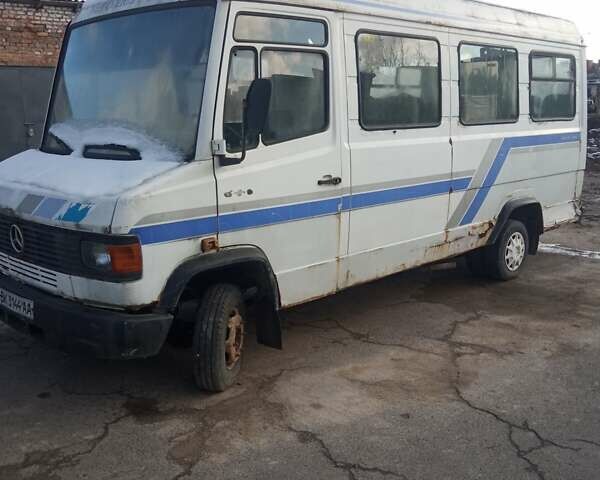 Белый Мерседес T2, объемом двигателя 2.3 л и пробегом 3 тыс. км за 700 $, фото 1 на Automoto.ua