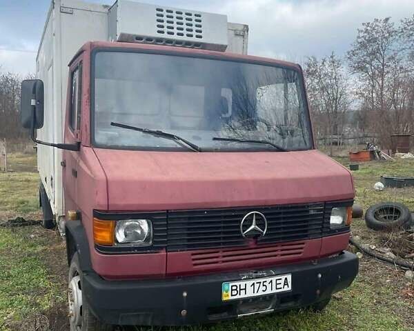 Красный Мерседес T2, объемом двигателя 3.97 л и пробегом 515 тыс. км за 6500 $, фото 1 на Automoto.ua