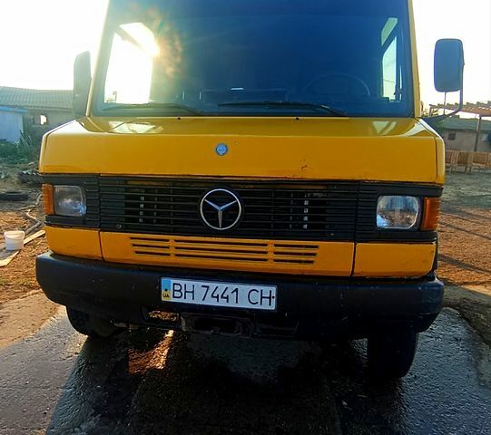 Жовтий Мерседес T2, об'ємом двигуна 3.2 л та пробігом 0 тис. км за 6000 $, фото 1 на Automoto.ua