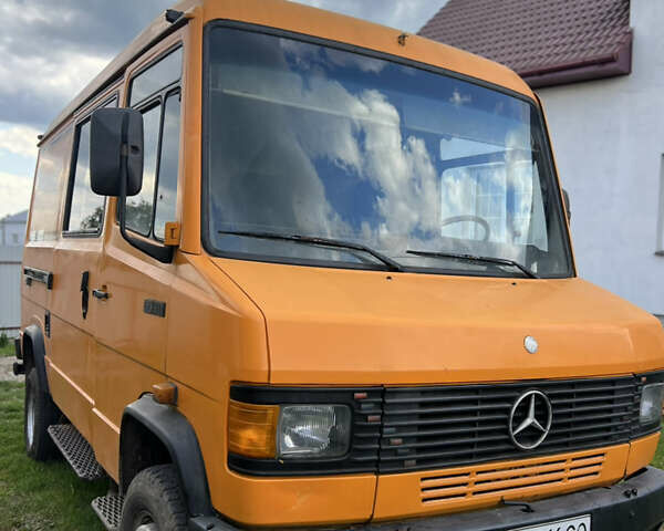 Желтый Мерседес T2, объемом двигателя 4 л и пробегом 600 тыс. км за 4800 $, фото 1 на Automoto.ua