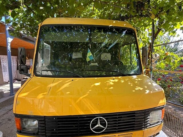 Желтый Мерседес T2, объемом двигателя 4 л и пробегом 0 тыс. км за 6500 $, фото 1 на Automoto.ua