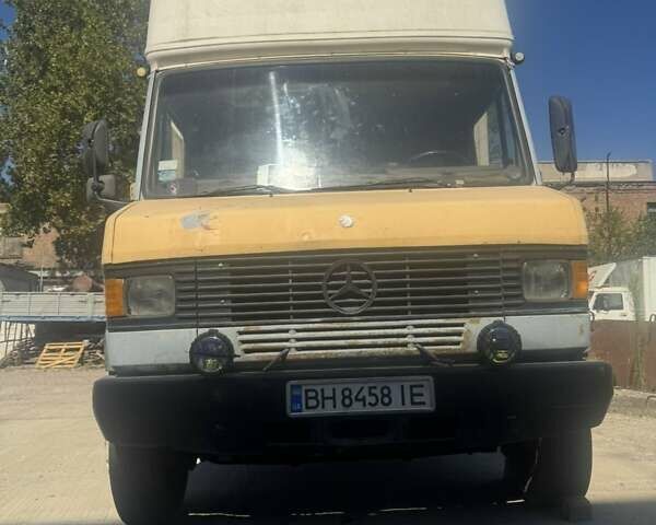 Желтый Мерседес T2, объемом двигателя 3.9 л и пробегом 800 тыс. км за 5500 $, фото 1 на Automoto.ua
