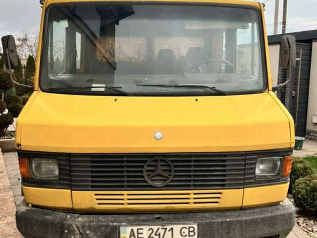 Жовтий Мерседес T2, об'ємом двигуна 2.3 л та пробігом 380 тис. км за 8000 $, фото 1 на Automoto.ua
