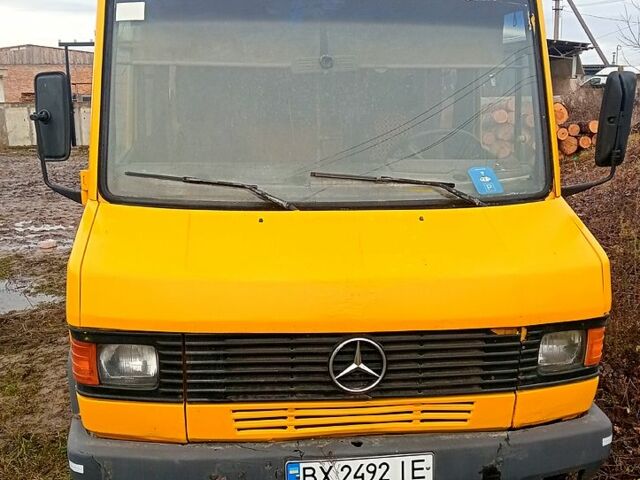 Желтый Мерседес T2, объемом двигателя 2.9 л и пробегом 500 тыс. км за 1700 $, фото 1 на Automoto.ua