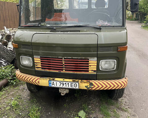 Зеленый Мерседес T2, объемом двигателя 3.78 л и пробегом 200 тыс. км за 6200 $, фото 1 на Automoto.ua