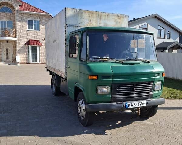 Мерседес T2 1989 в Киеве на Automoto.ua Зеленый Мерседес T2, объемом двигателя 3.9 л и пробегом 300 тыс. км за 3000 $, фото 1 на Automoto.ua