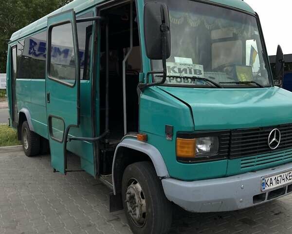 Зеленый Мерседес T2, объемом двигателя 3.9 л и пробегом 700 тыс. км за 8000 $, фото 1 на Automoto.ua