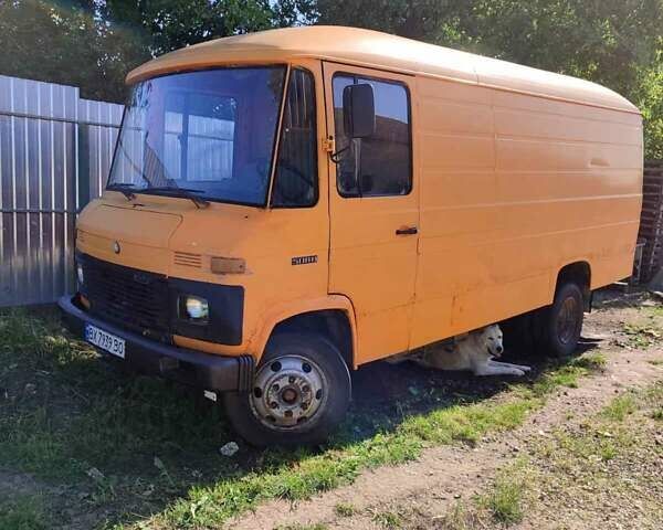 Оранжевый Мерседес T2, объемом двигателя 3.78 л и пробегом 37 тыс. км за 4000 $, фото 1 на Automoto.ua