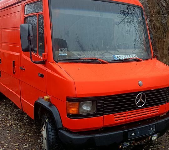 Помаранчевий Мерседес T2, об'ємом двигуна 4 л та пробігом 400 тис. км за 4500 $, фото 1 на Automoto.ua