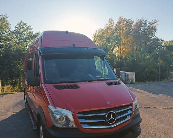 Красный Мерседес Юнимог, объемом двигателя 3 л и пробегом 350 тыс. км за 28000 $, фото 1 на Automoto.ua