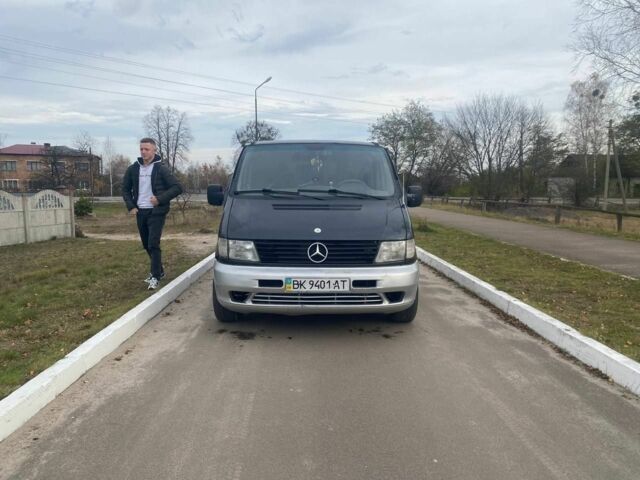 Черный Мерседес В-Класс, объемом двигателя 2.1 л и пробегом 400 тыс. км за 2900 $, фото 1 на Automoto.ua