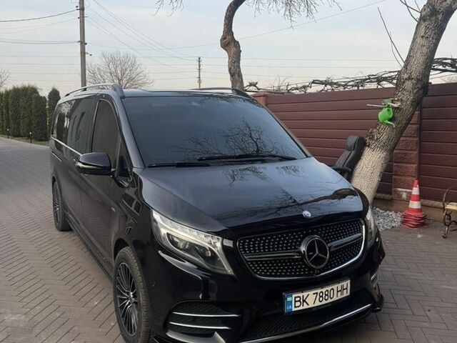 Чорний Мерседес В-Клас, об'ємом двигуна 2.14 л та пробігом 271 тис. км за 50000 $, фото 1 на Automoto.ua