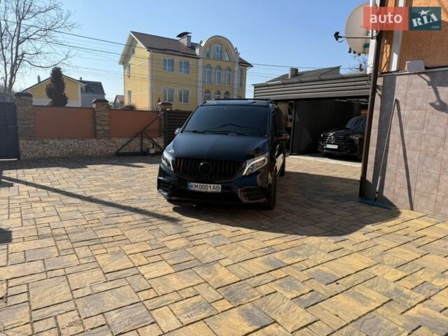 Чорний Мерседес В-Клас, об'ємом двигуна 2.14 л та пробігом 45 тис. км за 105000 $, фото 1 на Automoto.ua