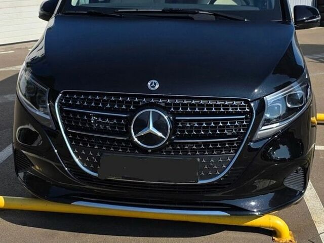 Чорний Мерседес В-Клас, об'ємом двигуна 1.95 л та пробігом 26 тис. км за 107000 $, фото 1 на Automoto.ua