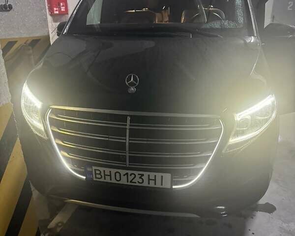 Черный Мерседес В-Класс, объемом двигателя 1.9 л и пробегом 98 тыс. км за 110000 $, фото 1 на Automoto.ua