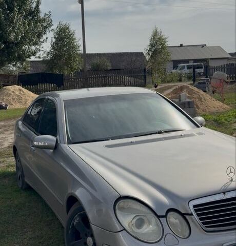 Серый Мерседес В-Класс, объемом двигателя 2.7 л и пробегом 300 тыс. км за 2900 $, фото 1 на Automoto.ua