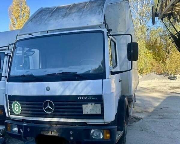 Білий Мерседес Варіо, об'ємом двигуна 4.2 л та пробігом 400 тис. км за 12000 $, фото 1 на Automoto.ua