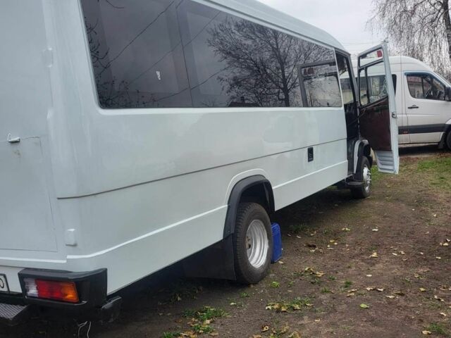 Білий Мерседес Варіо, об'ємом двигуна 4 л та пробігом 959 тис. км за 7500 $, фото 1 на Automoto.ua