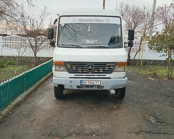 Белый Мерседес Варио, объемом двигателя 4.25 л и пробегом 320 тыс. км за 15000 $, фото 1 на Automoto.ua