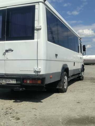 Белый Мерседес Варио, объемом двигателя 4.2 л и пробегом 342 тыс. км за 8800 $, фото 1 на Automoto.ua
