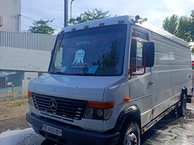 Белый Мерседес Варио, объемом двигателя 4.2 л и пробегом 800 тыс. км за 9000 $, фото 1 на Automoto.ua