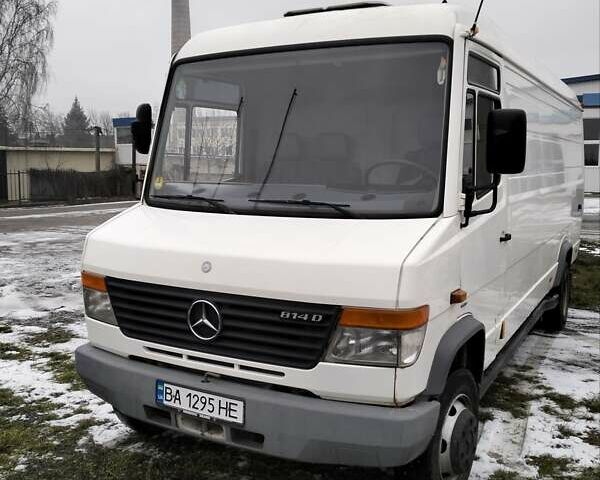 Белый Мерседес Варио, объемом двигателя 4.3 л и пробегом 411 тыс. км за 14000 $, фото 1 на Automoto.ua