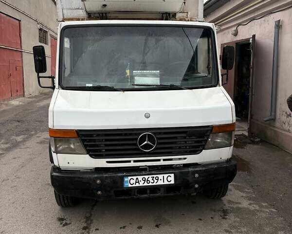 Білий Мерседес Варіо, об'ємом двигуна 4.25 л та пробігом 600 тис. км за 10500 $, фото 1 на Automoto.ua