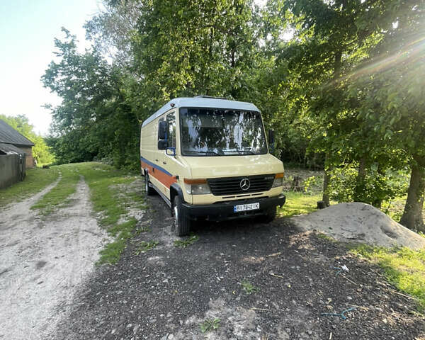 Мерседес Варіо 2001 у Лубнах на Automoto.ua Жовтий Мерседес Варіо, об'ємом двигуна 4.25 л та пробігом 584 тис. км за 13700 $, фото 1 на Automoto.ua