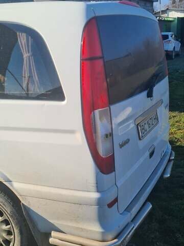 Белый Мерседес Виано, объемом двигателя 2.2 л и пробегом 206 тыс. км за 23182 $, фото 1 на Automoto.ua