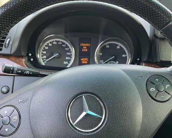 Черный Мерседес Виано, объемом двигателя 2.14 л и пробегом 206 тыс. км за 20000 $, фото 1 на Automoto.ua