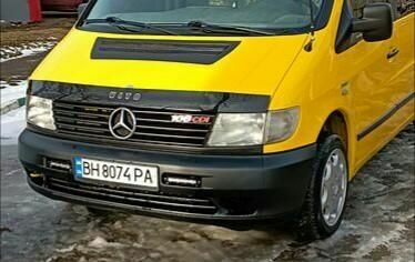 Желтый Мерседес Виано пасс., объемом двигателя 2.2 л и пробегом 270 тыс. км за 4300 $, фото 1 на Automoto.ua