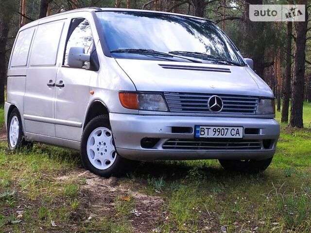 Сірий Мерседес Vito 108, об'ємом двигуна 2.3 л та пробігом 570 тис. км за 3900 $, фото 1 на Automoto.ua