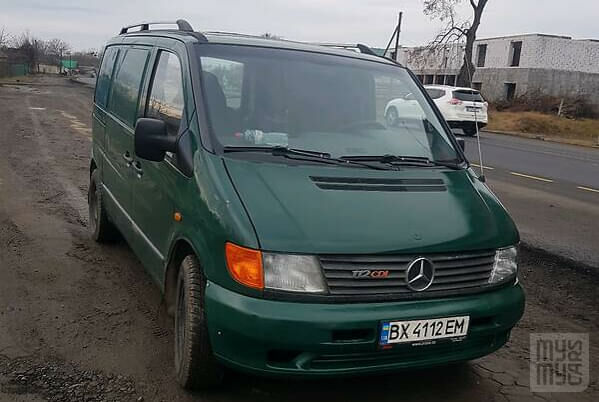 Зеленый Мерседес Vito 112, объемом двигателя 2.2 л и пробегом 200 тыс. км за 3700 $, фото 1 на Automoto.ua