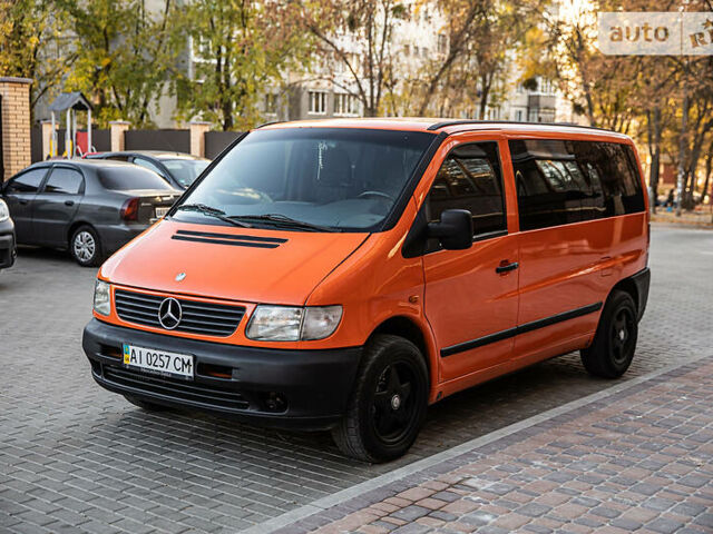 Оранжевый Мерседес Vito 112, объемом двигателя 2.2 л и пробегом 343 тыс. км за 5799 $, фото 1 на Automoto.ua