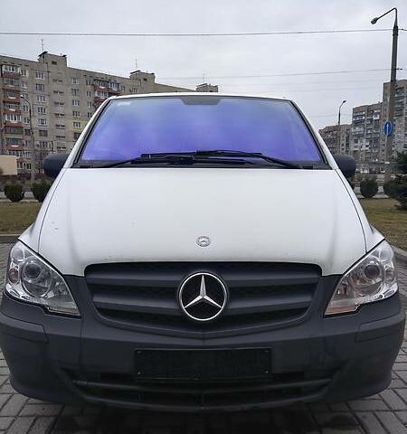 Білий Мерседес Vito 113, об'ємом двигуна 2.1 л та пробігом 334 тис. км за 10000 $, фото 1 на Automoto.ua