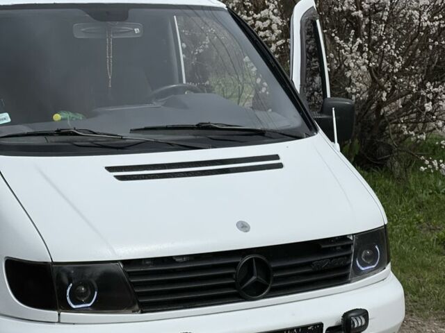 Белый Мерседес Вито, объемом двигателя 2.1 л и пробегом 260 тыс. км за 3700 $, фото 1 на Automoto.ua